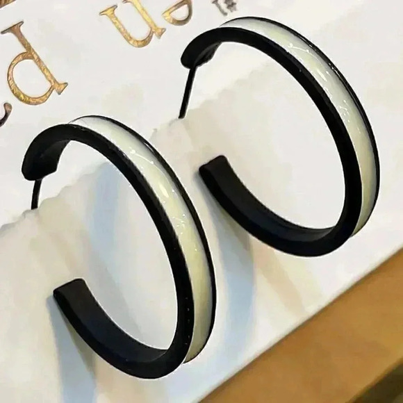 Black and White Womens Jewelry Minimalist Frosted Hoop Earrings - Picture 3 of 3